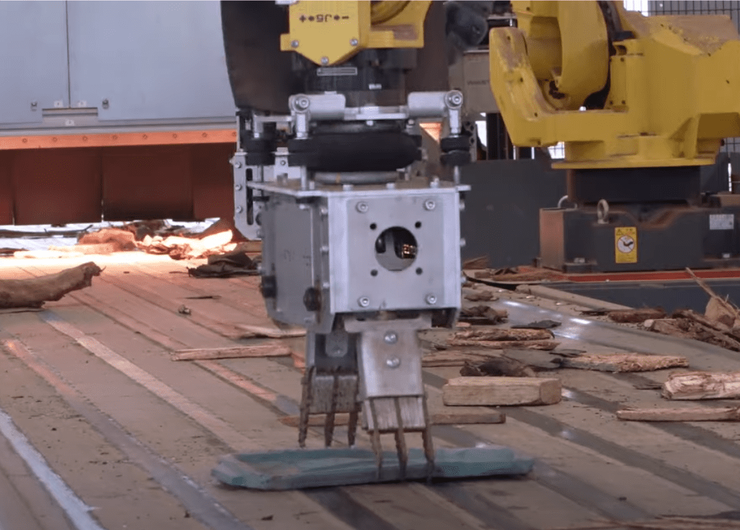 Spesialtilpasset griper for rivningsvirke